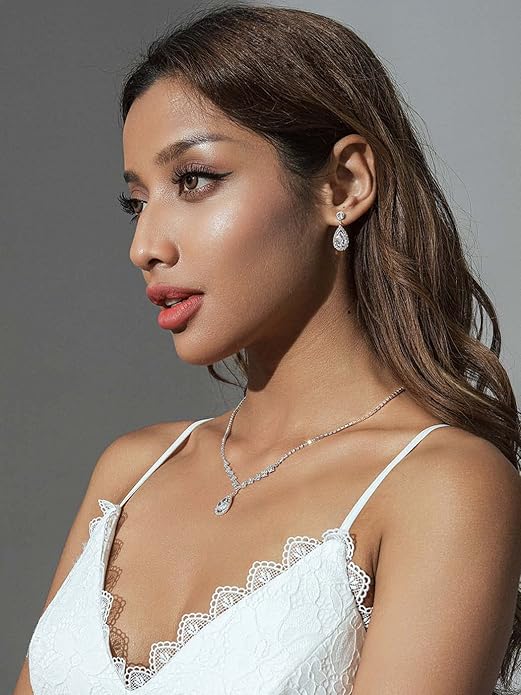 Bride Crystal Necklace Earrings Set Bridal Wedding Jewelry Sets Rhinestone Choker Necklace Prom Costume Jewelry Set for Women and Brides