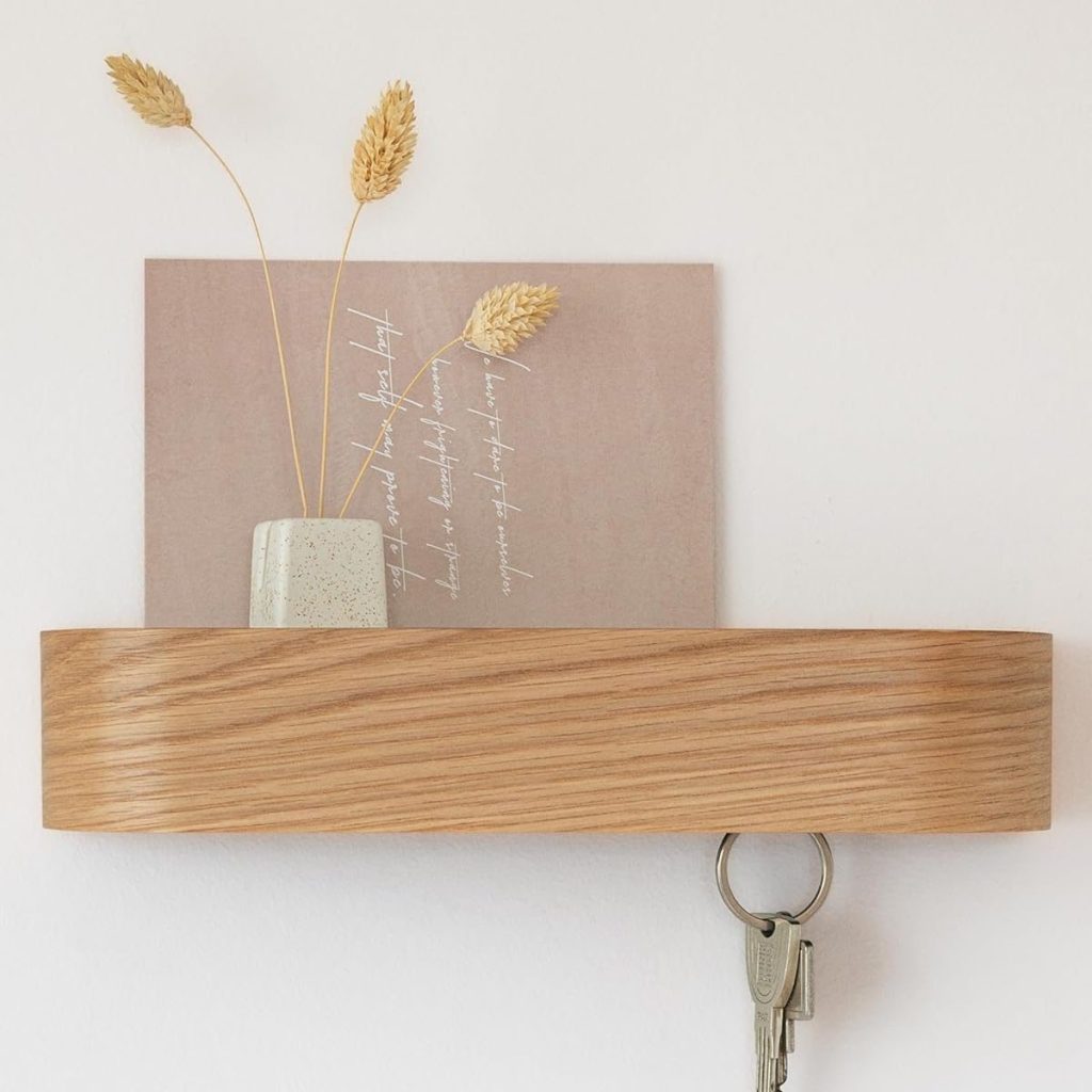 Kazai.® Key Holder 'Fyndig' | Minimalist Key Hook Design from Berlin | Modern Key Holder Wall Mount with Wooden Shelf | Key Rack for Wall as Entryway Organizer | Oak
