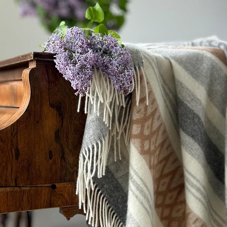 New Zealand Virgin Wool Throw Blanket, Indoor and Outdoor Blankets and Throws, Soft Blanket with Fringes and Pattern