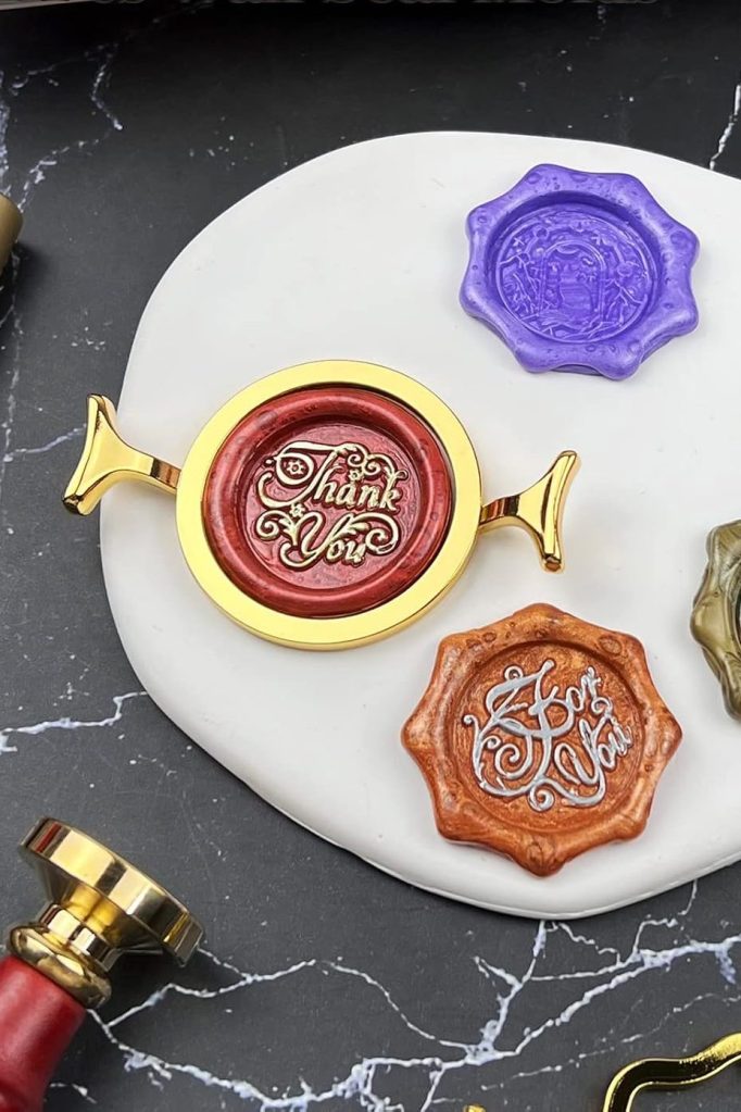 Wax Seal Stamp Kit with Gift Box, 672 Pcs Wax Seal Beads, 4 Pcs Wax Stamps, 2 Pcs Wax Seal Molds, Sealing Wax Warmer, Spoon, Mat, Metallic Pens, Candles, Wax Seal Kit for Craft Gift