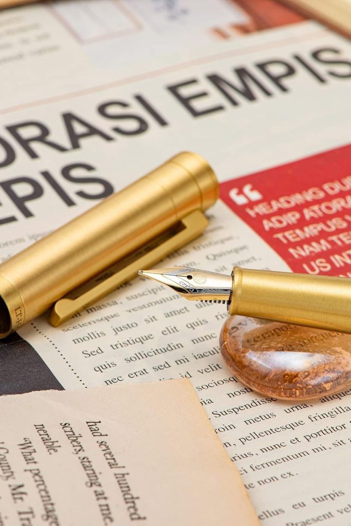 Hongdian Solid Brass Fountain Pen Medium Nib Classic Design Smooth Writing Copper Pen with Ink Refill Converter and Pen Box Set