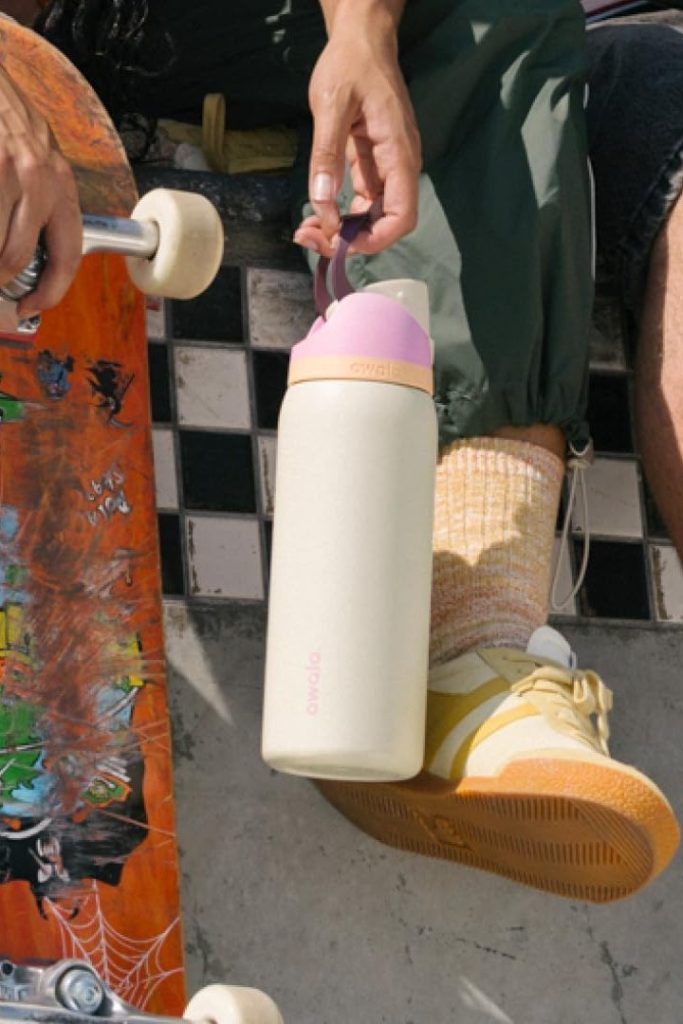 Owala FreeSip Insulated Stainless Steel Water Bottle with Straw, BPA-Free Sports Water Bottle, Great for Travel, 32 Oz