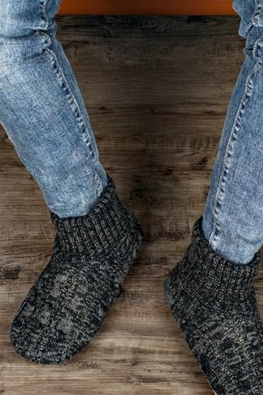 Mens Warm Slipper Socks with Grips, Fuzzy Indoor House Shoes Non-slip Sherpa Lined, Cozy Winter Cabin Slippers for Men Dad Husband Grandpa Boyfriend, Christmas Stocking Stuffers for Adults