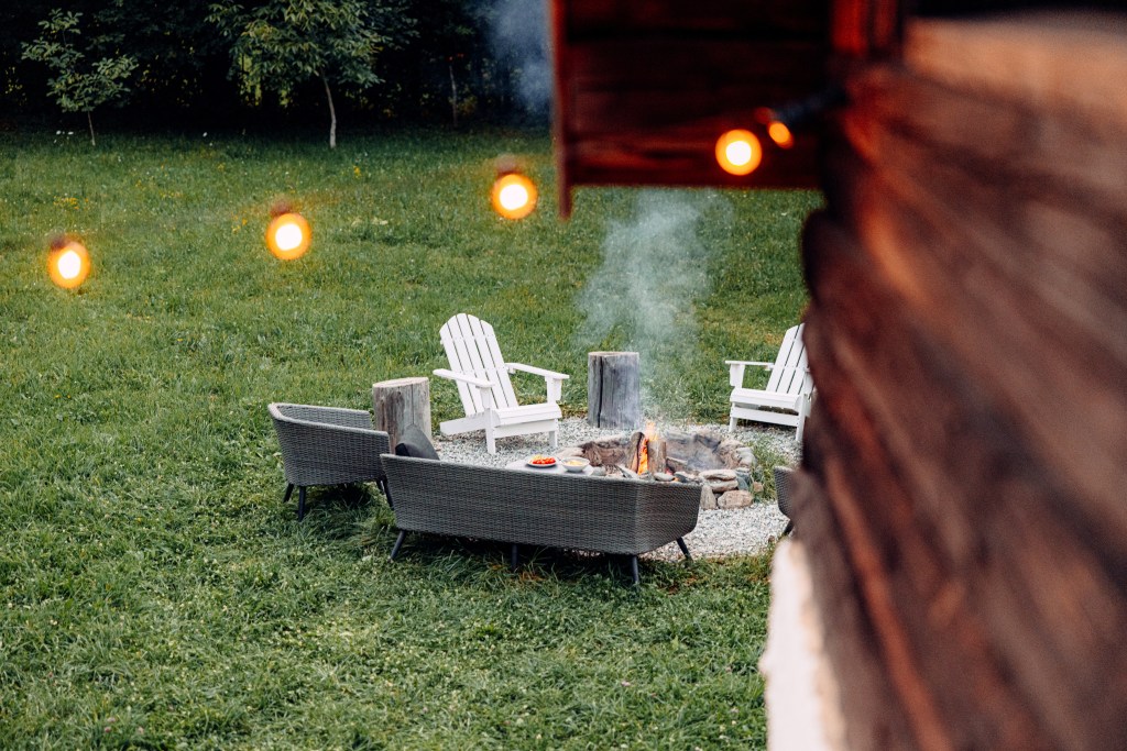 Cozy Hosting Without the&nbsp;Pressure