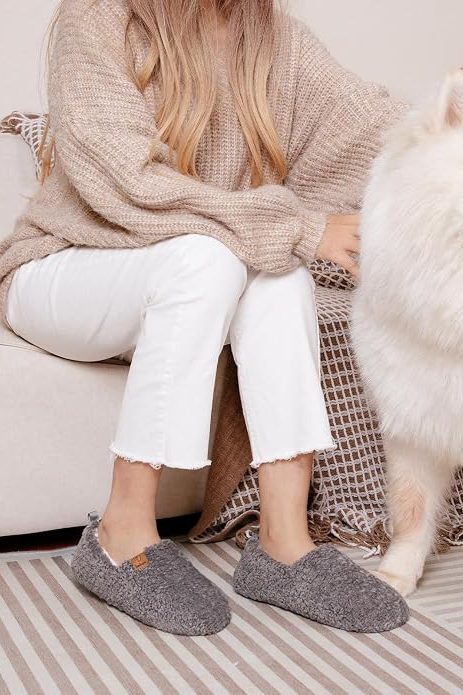 EverFoams Women’s Soft Curly Full Slippers Memory Foam Lightweight House Shoes Cozy Loafer with Polar Fleece Lining
